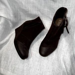 TOMS BROWN BOOTIES
